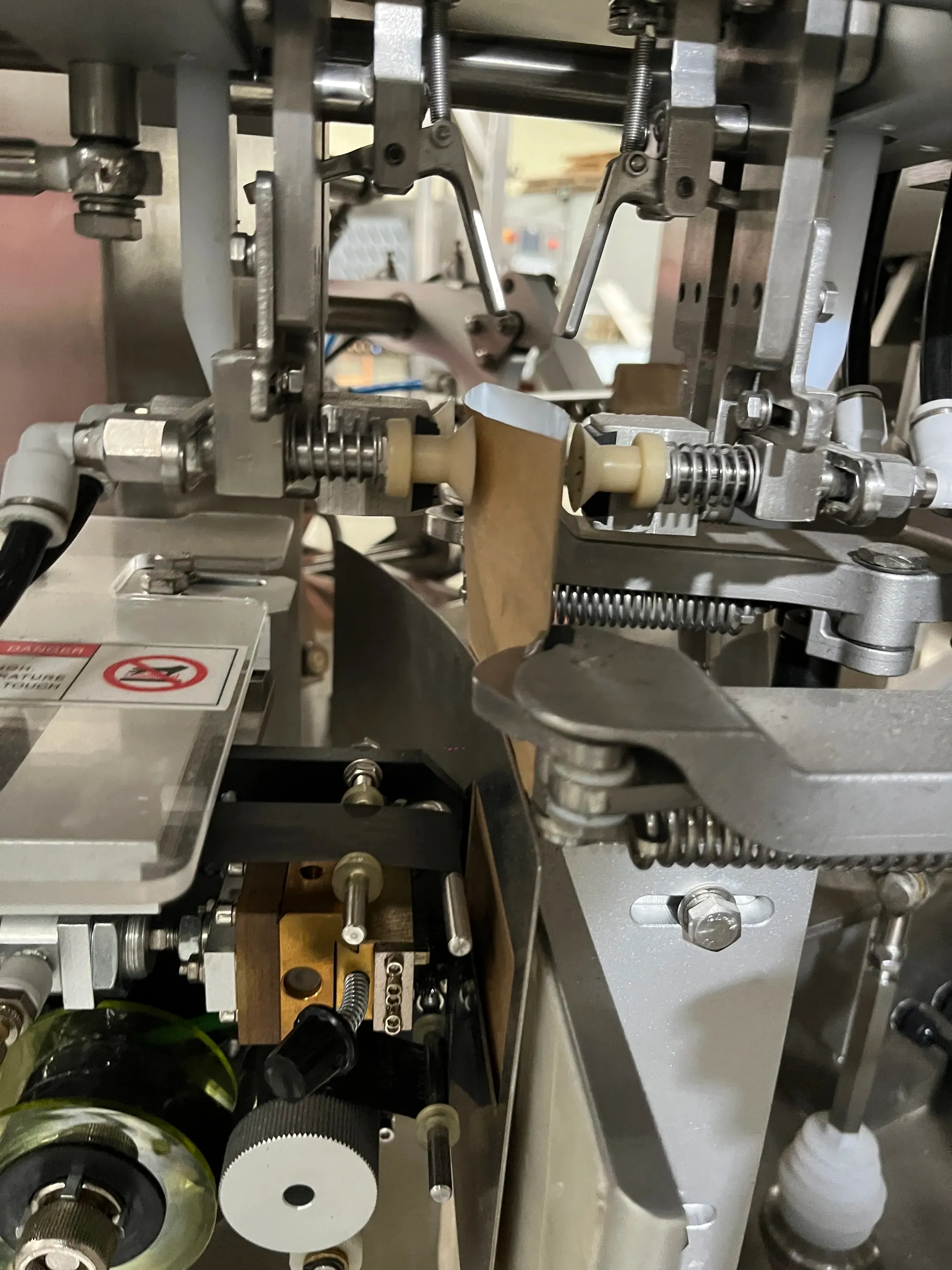 Karouselový stroj pro sypké suroviny - pohled 6