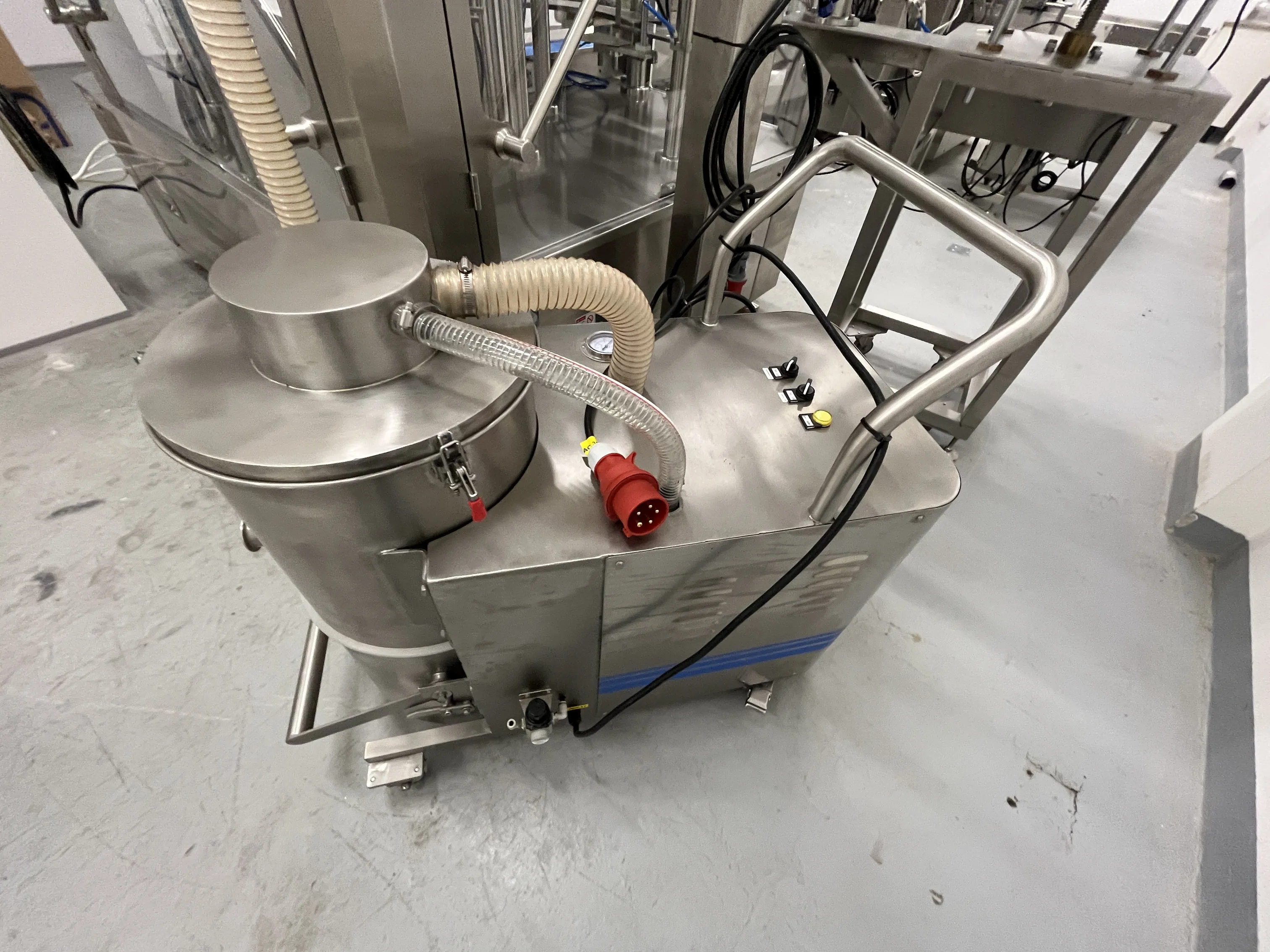 Karouselový stroj pro sypké směsi - pohled 5